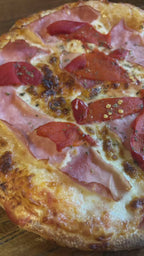 Pizza Jamón y Morrón